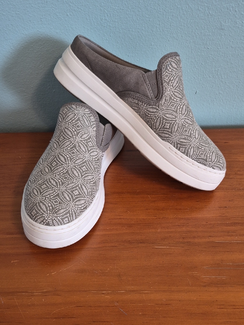 Cloudsteppers Gray Medallion Shoes Slip On Size 9